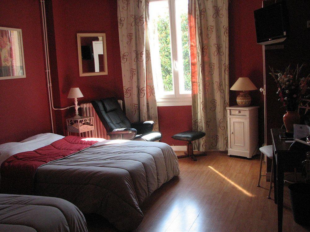 Hotel La Croix Blanche Tarbes Zewnętrze zdjęcie